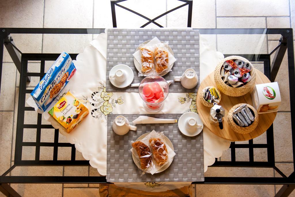 Bed and Breakfast Spicchi Di Sole Neapel Exterior foto